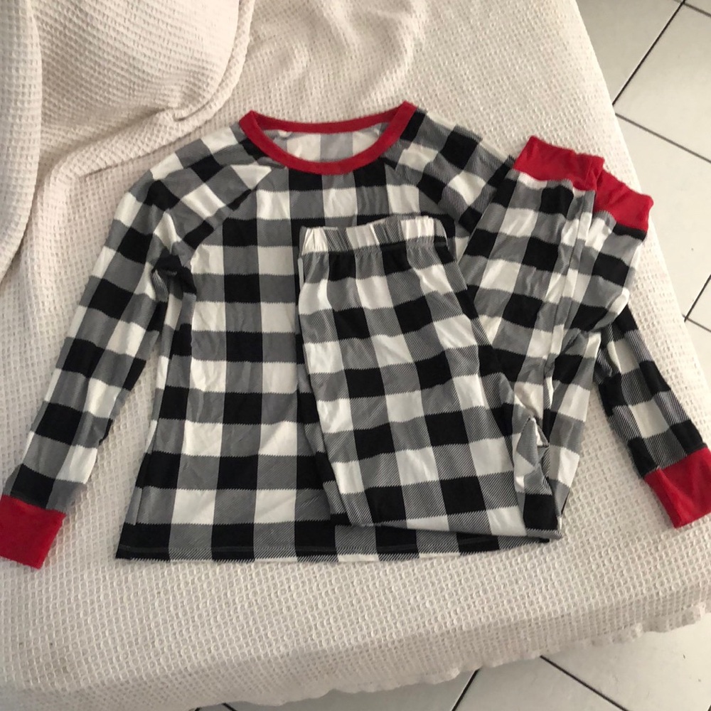 Medium (8-10) Black Red White Plaid Adult Pajamas